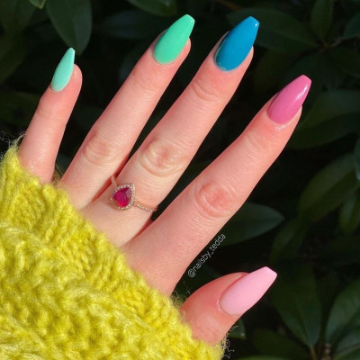 10 χρώματα που πρέπει να δοκιμάσεις στα νύχια σου πριν την άνοιξη