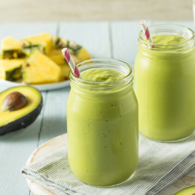Smoothie με ανανά, σπανάκι και αβοκάντο για απώλεια βάρους - Φτιάξτε το και χάστε κιλά
