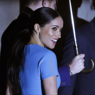 Η Meghan Markle επέστρεψε στο Λονδίνο και ήταν πιο καλλονή και fit από ποτέ στην πρώτη της εμφάνιση