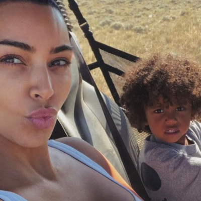 Kim Kardashian: Αυτά είναι τα πιο ακριβά πράγματα που έχει αγοράσει για τα παιδιά της (vid)