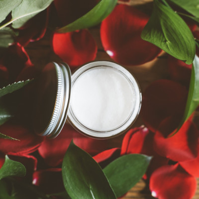 Αυτά τα προϊόντα με πεπτίδια θα επαναφέρουν τη χαμένη λάμψη στην επιδερμίδα σου