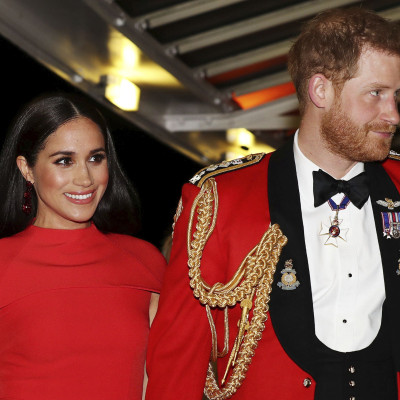 Who run the world? Meghan Markle! Εμφανίστηκε με κόκκινο φόρεμα και μας έβαλε φωτιά