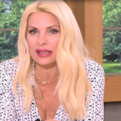 Ελένη Μενεγάκη: Ζήτησε από τη μητέρα της να φύγει από το σπίτι λόγω κοροναϊού! (Video & Photos)