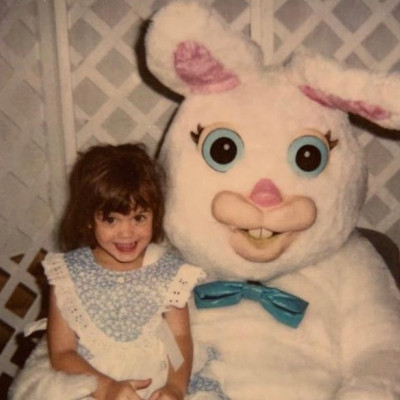 Δεν πάει το μυαλό σου ποια κούκλα τραγουδίστρια είναι το κοριτσάκι της φωτογραφίας