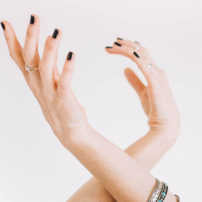 DIY μάσκα χεριών: Πώς θα ενυδατώσεις τα χέρια σου αυτές τις ημέρες