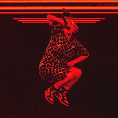 Το μήνυμα της Billie Eilish: «Μην πανικοβάλλεσαι αλλά μη φέρεσαι ανόητα. Μείνε μέσα»