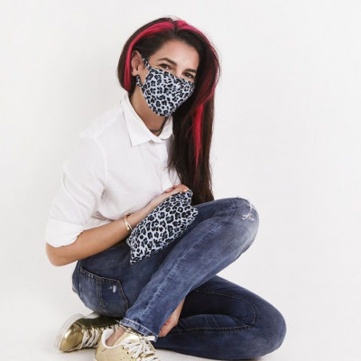 Άγριο κράξιμο στην αδερφή της Amal Clooney για τις πανάκριβες χειρουργικές μάσκες που πουλάει