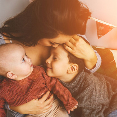 «Πόσα πράγματα θεωρούμε δεδομένα Θεέ μου;»-Όταν τα παιδιά δεν μπορούν να αγκαλιάσουν τους παππούδες