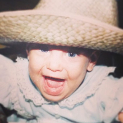 Δεν φαντάζεσαι ποια κούκλα Ελληνίδα παρουσιάστρια είναι το μωράκι της φωτογραφίας