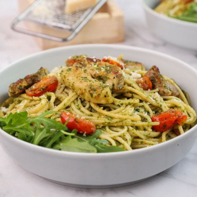 Σπαγγέτι με πανσέτα, ντοματίνια και πέστο βασιλικού