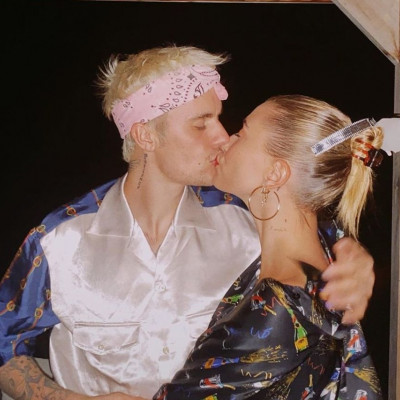 Justin & Hailey Bieber βρήκαν το «κόλπο των ερωτευμένων» για να περάσουν καλύτερα την καραντίνα τους