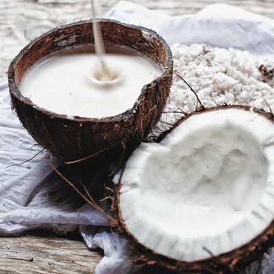 Πώς θα χαρίσεις φυσικά ενυδάτωση και όγκο στα μαλλιά σου