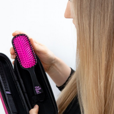 Πώς θα πλύνεις σωστά τις βούρτσες των μαλλιών σου;