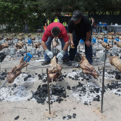 Κορονοϊός: Ξεχάστε τις μαζικές εξόδους το Πάσχα – Σκέψεις για κλείσιμο των διοδίων