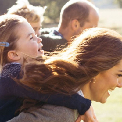 Kate Middleton: Τα παιδιά της χειροκροτούν γιατρούς & νοσηλευτές και γίνονται viral (vid)