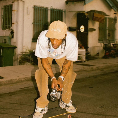 Ο Travis Scott ξαναχτυπά με το νέο music video του «Out West»