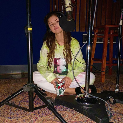 Η Selena Gomez μόλις μας έδωσε την τέλεια ιδέα για τη διακόσμηση του δωματίου μας