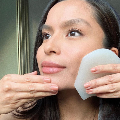 Gua Sha: Όσα πρέπει να γνωρίζεις γι’ αυτό το πρωτοποριακό μασάζ προσώπου