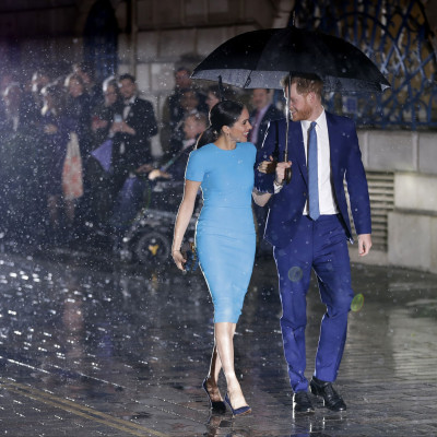 Αυτή είναι η απάντηση που θα πάρεις αν στείλεις mail στο γραφείο των Harry και Meghan Markle (video)