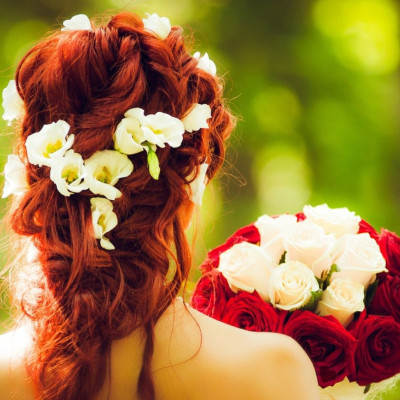 Γάμος στο... σπίτι λόγω κορονοϊού κι οι καλεσμένοι στα μπαλκόνια (video)