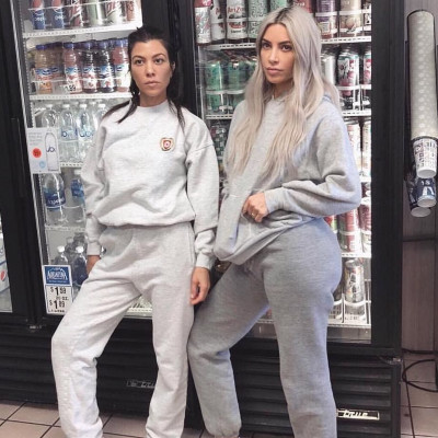 Oι Κardashians φωτογραφίζονται συνέχεια με αυτό το ρούχο & ίσως πρέπει να κάνουμε και εμείς το ίδιο