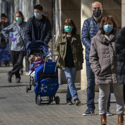 Κορονοϊός – Τελικά πρέπει να φοράμε μάσκα; - Τι είπε ο Τσιόδρας, τι συμβαίνει σε ΗΠΑ και Γαλλία