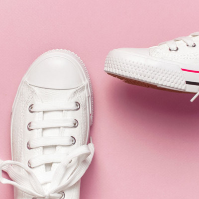 Κορονοϊός: Έτσι θα απολυμάνετε σωστά τα παπούτσια μετά την έξοδό σας από το σπίτι (vid)