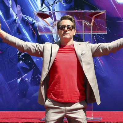 Ο Robert Downey Jr. είχε γενέθλια κι οι ήρωες της Marvel του ευχήθηκαν με τον μόνο τρόπο που ξέρουν