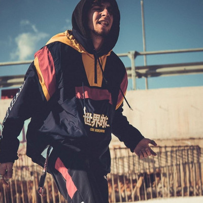 Lil Koni: Ο 19χρονος που έχει συνεργαστεί με τον Mad Clip έβγαλε το νέο track «Άκου Τι Λέει»