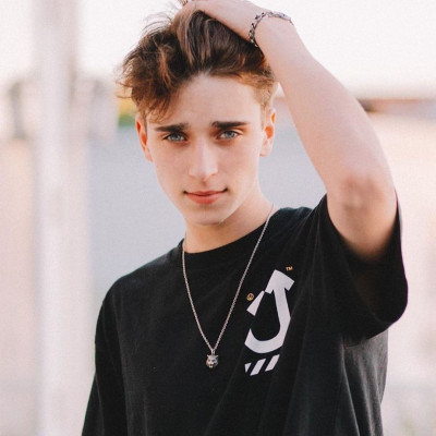 Josh Richards: Όσα πρέπει να ξέρεις για τον 18χρονο που έχει κατακτήσει το Tik- Tok