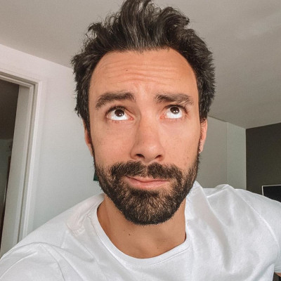 Ο Σάκης Τανιμανίδης ξυρίστηκε μετά από δέκα ολόκληρα χρόνια και είναι κάπως έτσι (video)