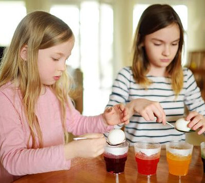 Βάψτε πασχαλινά αβγά με χρώματα ζαχαροπλαστικής (vid)