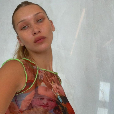 To μυστικό της Bella Hadid για να χαλαρώνει στην καραντίνα, που ΔΕΝ μπορείς να υιοθετήσεις (photos)