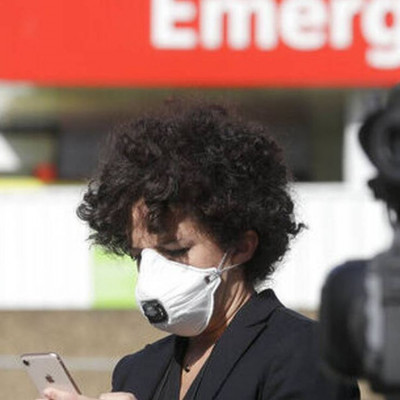 Κορονοϊός - Βρετανία: Πέθανε ο γιατρός που προειδοποιούσε τον Τζόνσον για την πανδημία (pics)