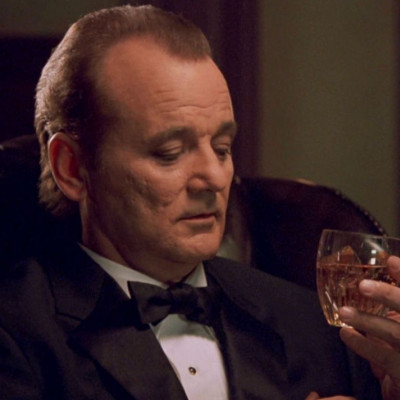 Γιατί το Hollywood πάντα ωραιοποιούσε τον αλκοολισμό;