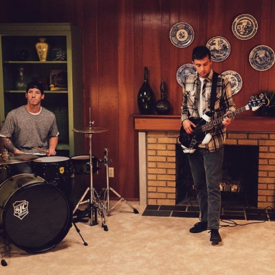 Οι Twenty One Pilots κυκλοφορούν το νέο τους single και σου ζητούν να γίνεις η καραντίνα τους