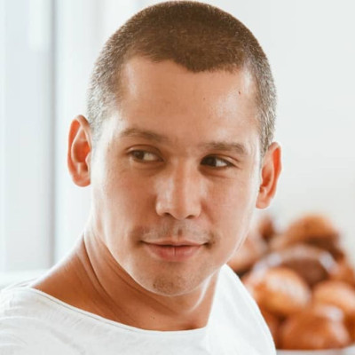 Σωτήρης  Κοντιζάς: Έτσι όπως δεν τον έχετε ξαναδεί - Με τα παιδιά του στο κρεβάτι (pic+vid)