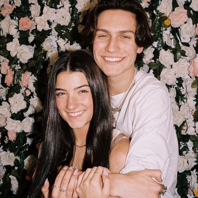 Charli D'Amelio και Lil Huddy: Το πιο διάσημο ζευγάρι του Tik- Tok χώρισε και ξέρουμε όλο το story