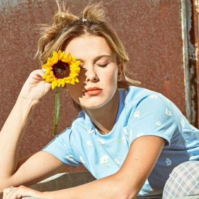 Η Millie Bobby Brown χορεύει Miley Cyrus και ρίχνει το Instagram