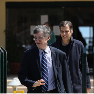 Σε περίπτωση που δεν πήρες λαμπάδα, μπορείς να πάρεις μία με τον Σωτήρη Τσιόδρα (video)