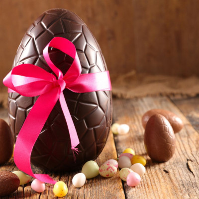 Φτιάξτε το δικό σας σοκολατένιο αυγό με λίγα υλικά σε ελάχιστο χρόνο