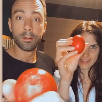 Τανιμανίδης–Μπόμπα:Το βίντεο από το βράδυ της Ανάστασης-Τα κόκκινα αυγά και η ατάκα που έγινε viral