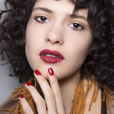 10 super classic κόκκινα βερνίκια και κραγιόν γιατί… είναι Πάσχα!