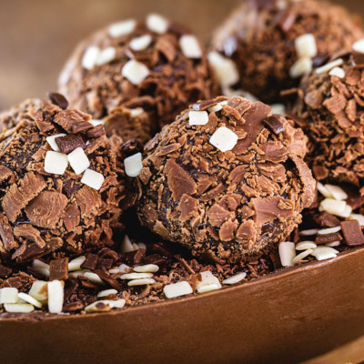 Τρεις συνταγές για να αξιοποιήσετε τα σοκολατένια πασχαλινά αυγά που περίσσεψαν  (vids)