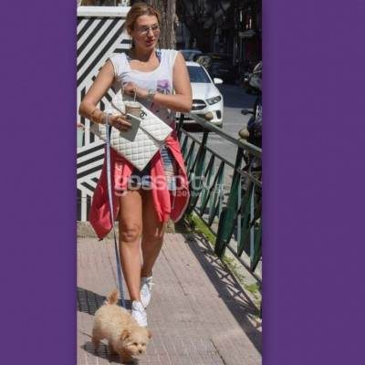 Κωνσταντίνα Σπυρoπούλου: Η μετακίνηση 6, η κοντή φούστα, η πανάκριβη τσάντα και η selfie (Photos)