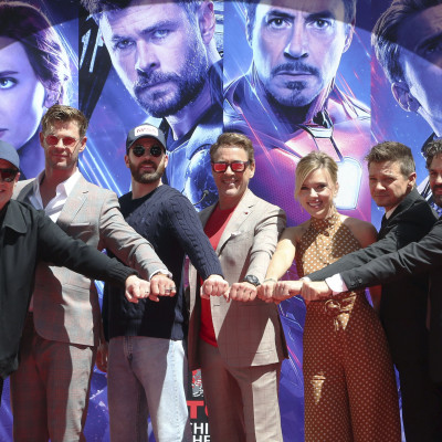 Ο πασίγνωστος star των Avengers συνάντησε τον Brad Pitt & ταυτιστήκαμε απόλυτα με την αντίδρασή του