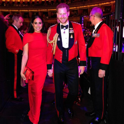 H Meghan Markle και ο Harry ετοιμάζουν βιβλίο 320 σελίδων που «καίει» το Παλάτι