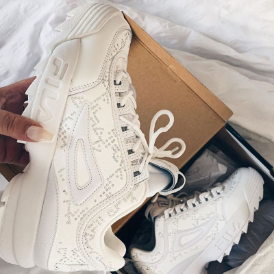 5 κορυφαίες μάρκες παπουτσιών που είναι εξίσου δημοφιλή σήμερα όσο ήταν στα 90's