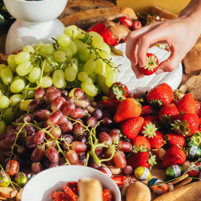Τα σνακς που μπορείς να τσιμπάς χωρίς (πολλές τύψεις)