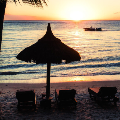 Οι πιο οικονομικές ξαπλώστρες για το μπαλκόνι και για όποια παραλία θες